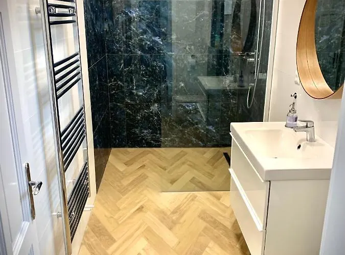 Old Hill Apartment *